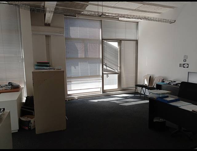 44M² OFFICE TO LET IN WOODSTOCK